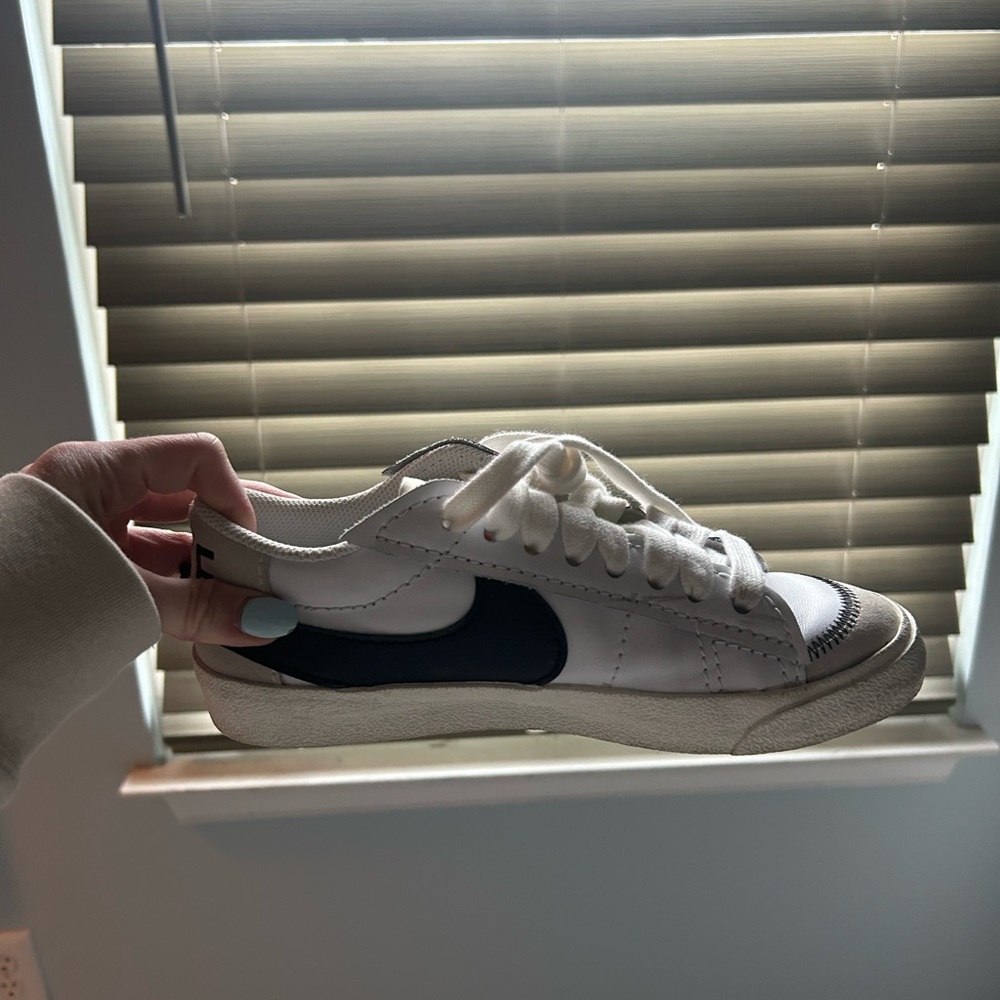 low nike blazers size 7.5 women